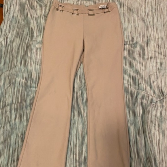 Casual cream pants with silver belt - Picture 1 of 3